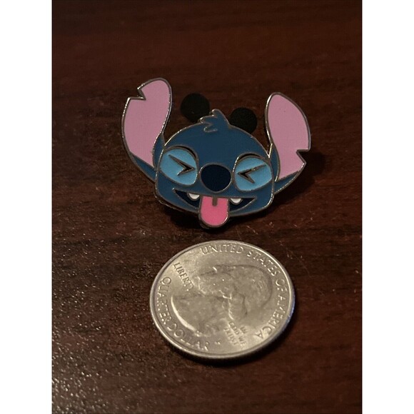 Disney Stitch Emoji Blitz Sticking Out Tongue Booster Trading Pin - Picture 2 of 4